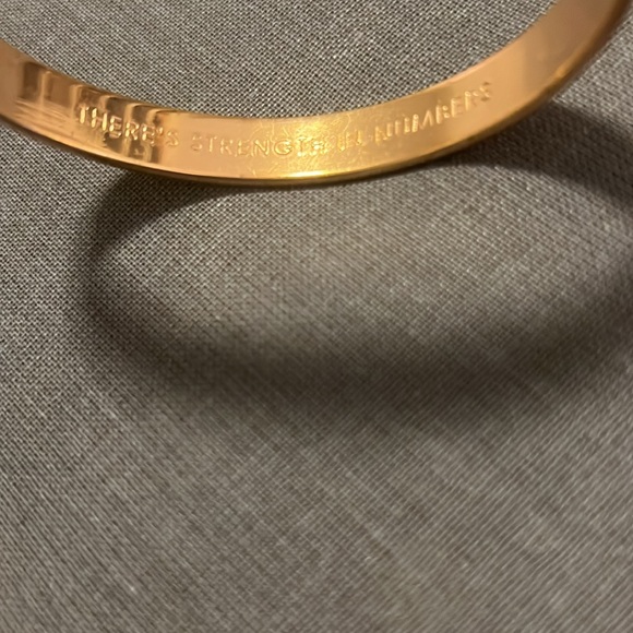 Vintage Kate Spade Bangle Engraved Hand in Hand (Rosegold) - Picture 2 of 5